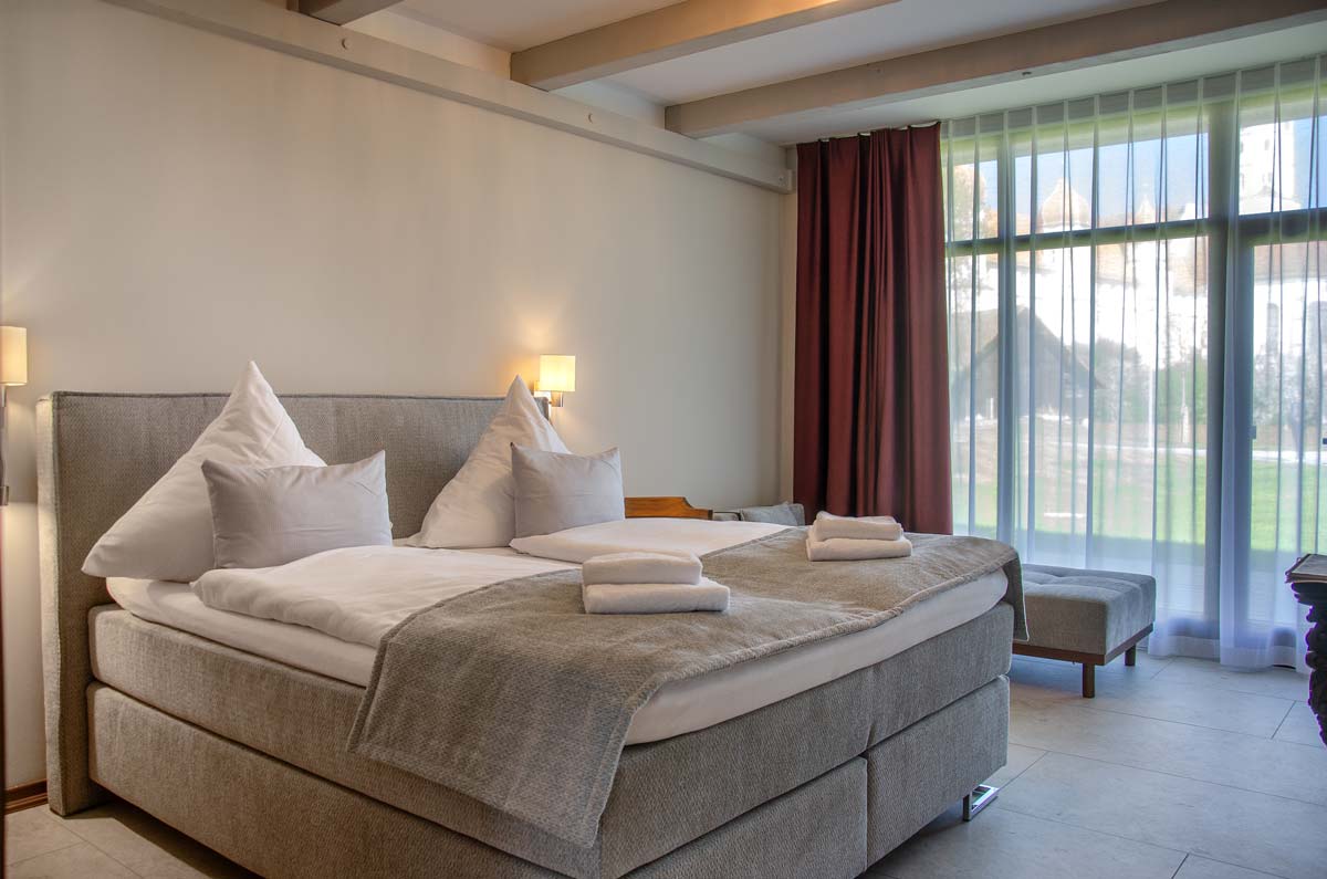 Das Bett im Comfort Zimmer des Parkhotel Remisenhof.