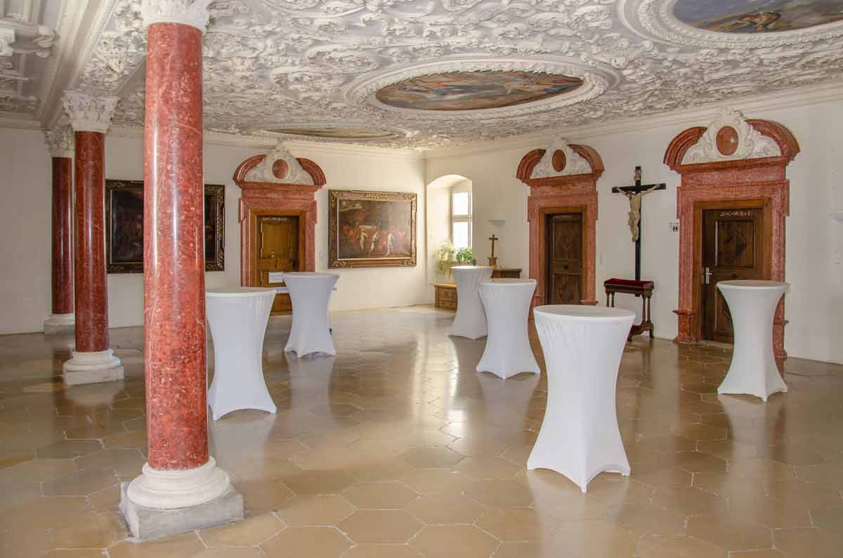 kloster-wettenhausen-weitlaeufiger-vorplatz-01