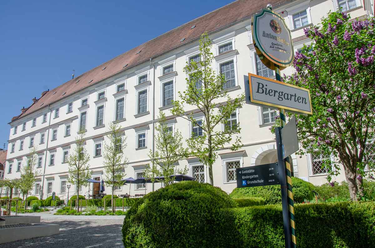 Die Aussenfassade des Klosters Wettenhausen.